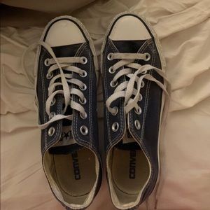 Navy blue converse